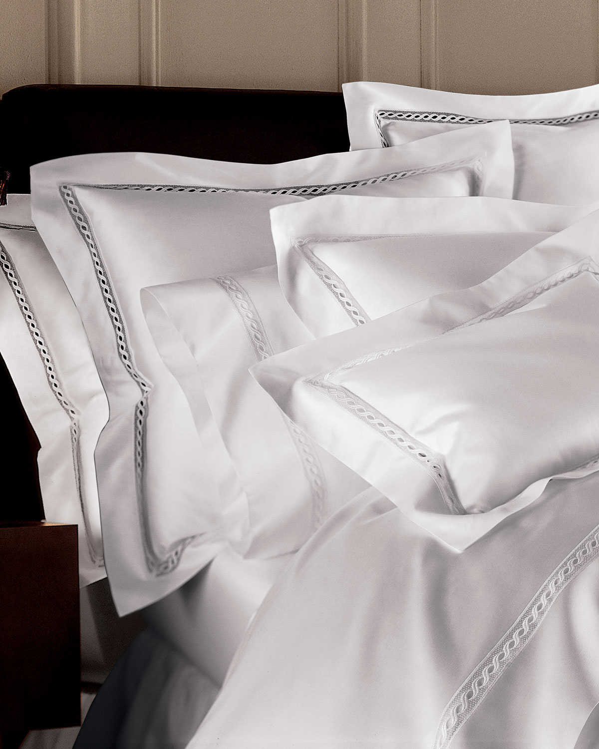 Sferra Queen Lace Sateen Duvet Cover In Ivory